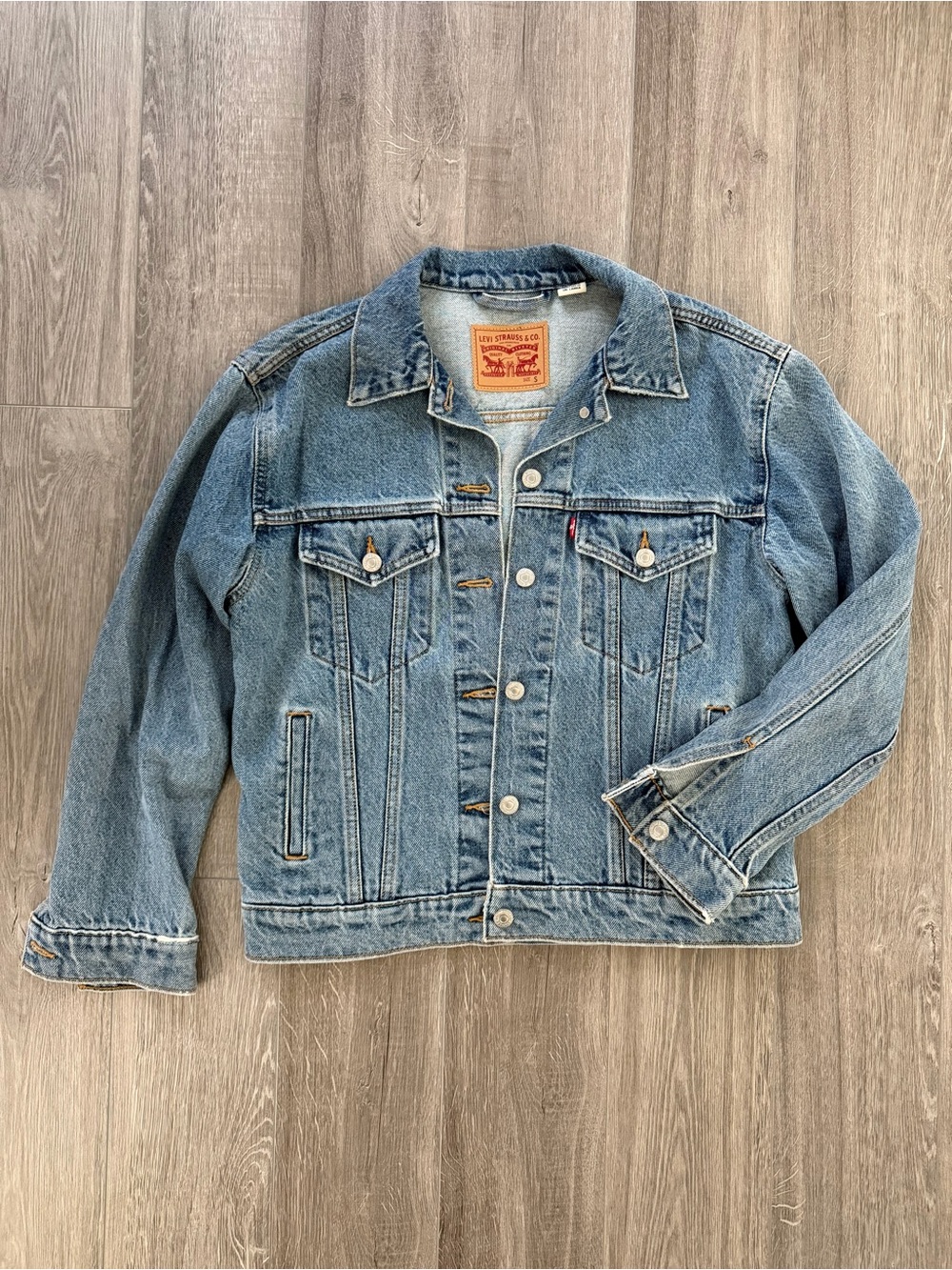 Levi’s Women’s Original Trucker Jacket in “Jeanie” / Medium Indigo Worn In wash